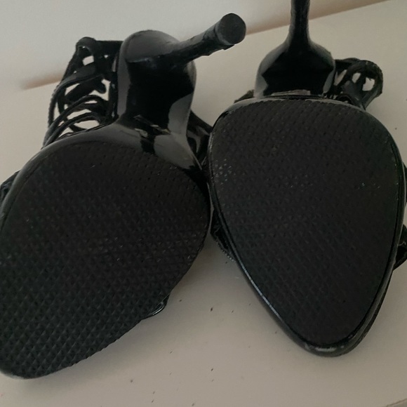 Black open toe heels - Picture 3 of 3